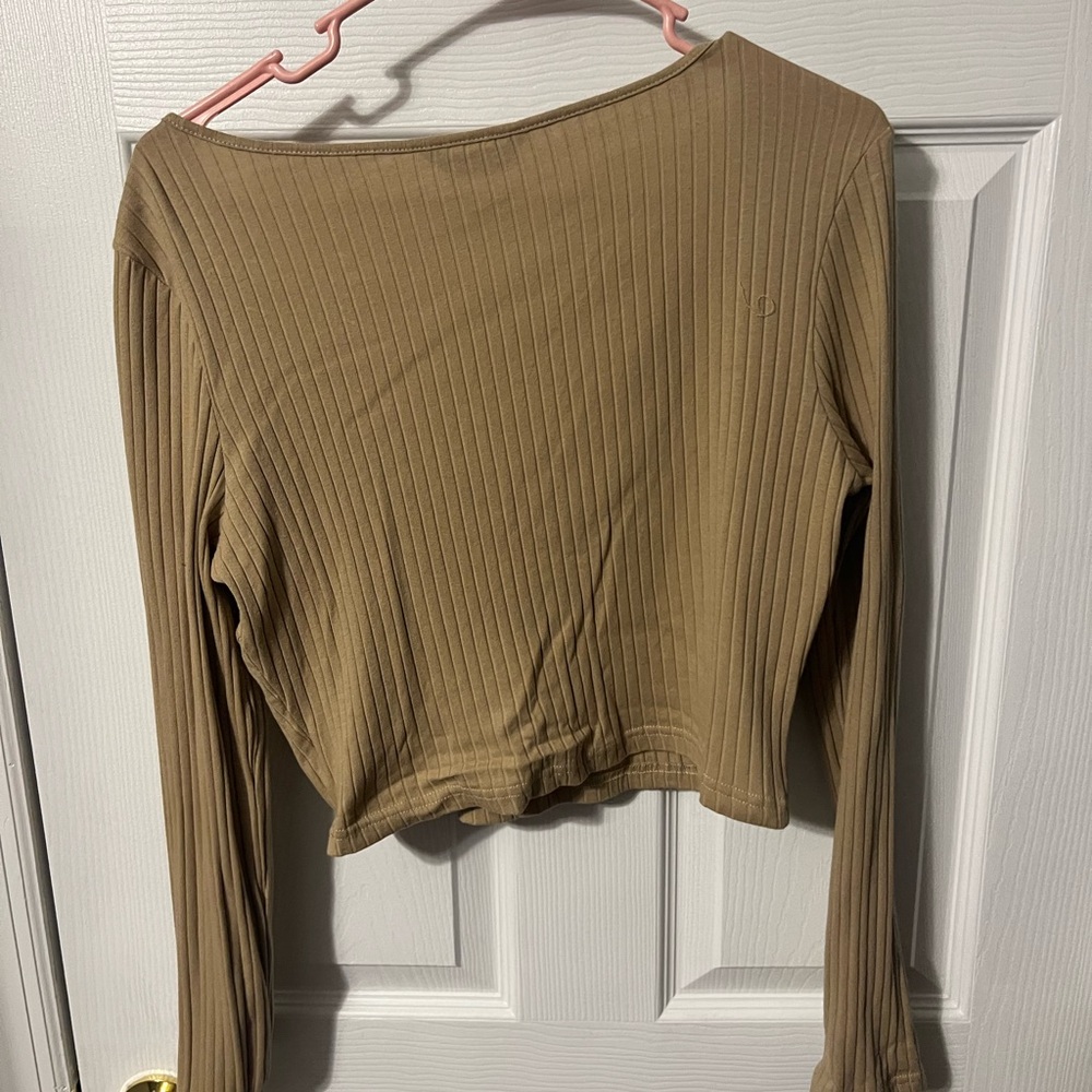 crop top - Picture 2 of 2